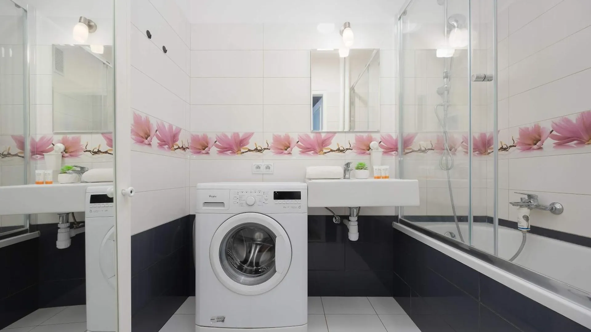 Jasny Apartament Z Dwoma Sypialniami I Biurkiem By Noclegi Renters Warsaw Poland