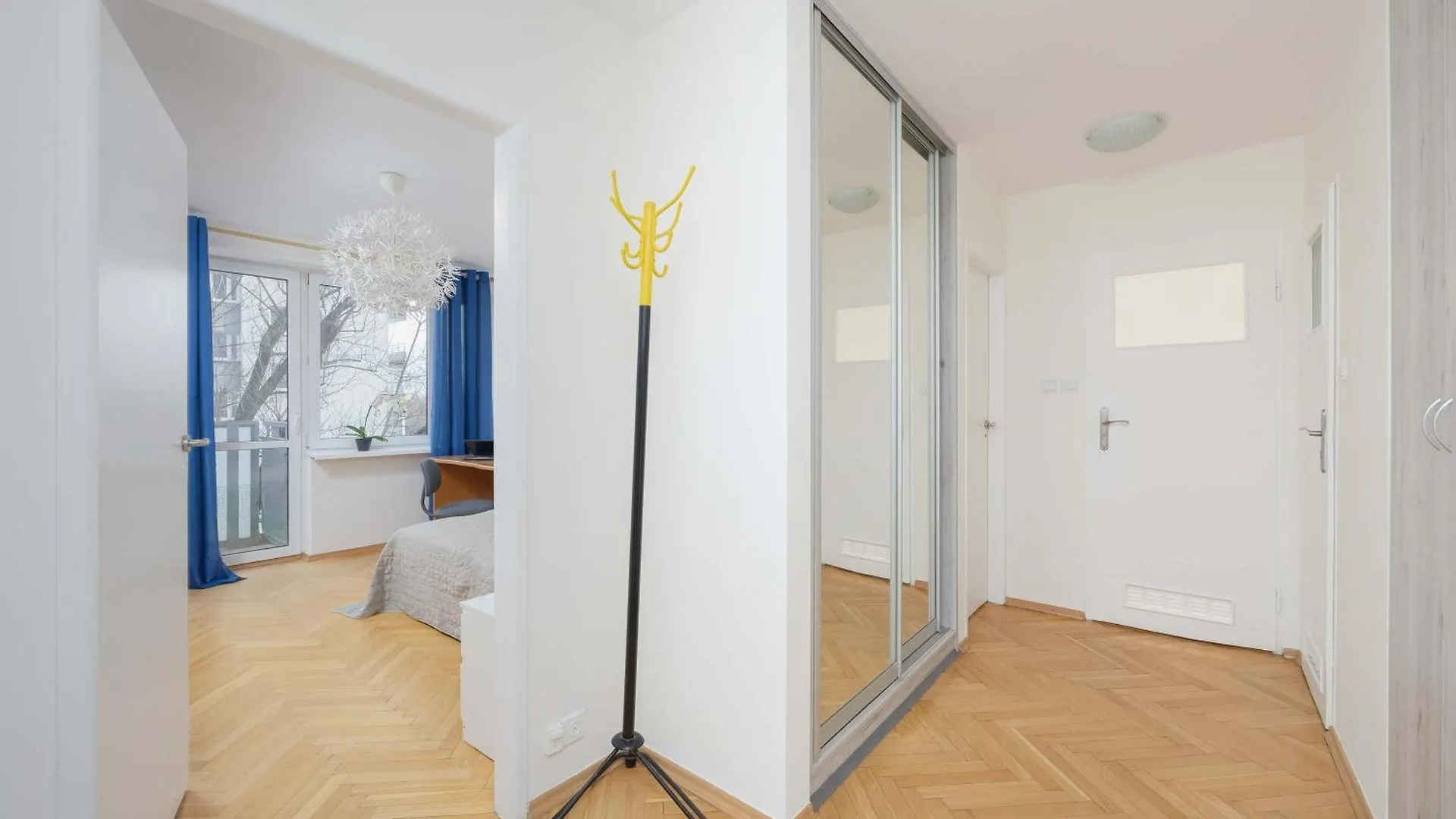 Jasny Apartament Z Dwoma Sypialniami I Biurkiem By Noclegi Renters Warsaw Poland