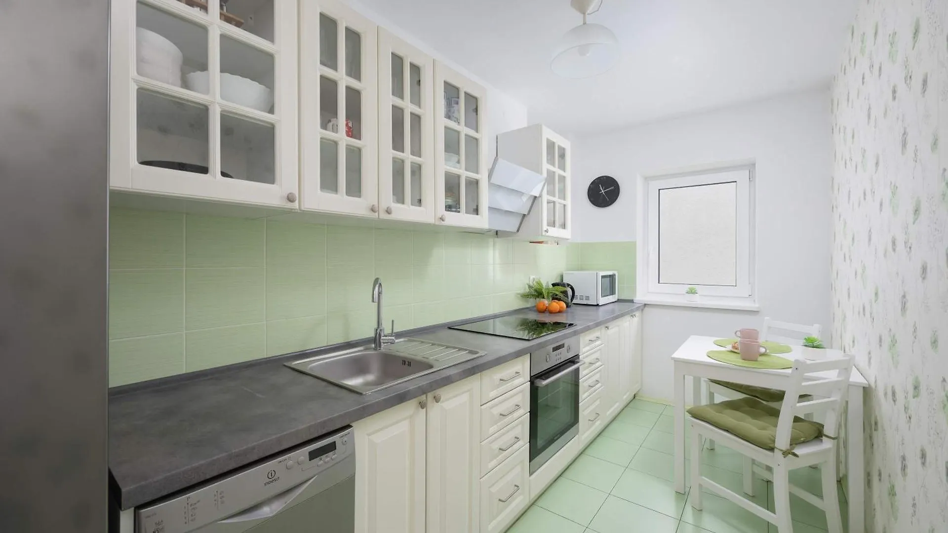 Jasny Apartament Z Dwoma Sypialniami I Biurkiem By Noclegi Renters Warsaw Apartment