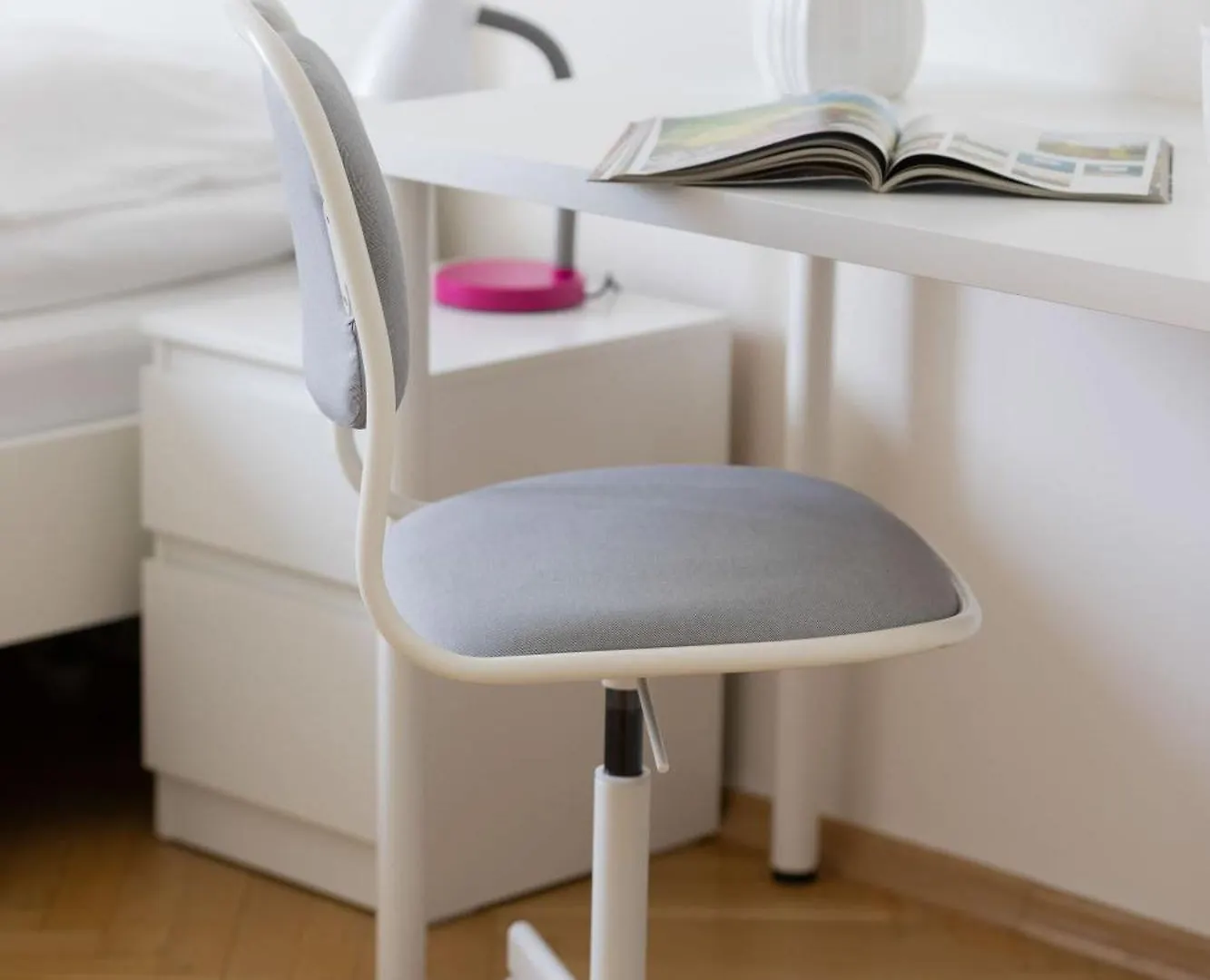 Jasny Apartament Z Dwoma Sypialniami I Biurkiem By Noclegi Renters Warsaw Apartment