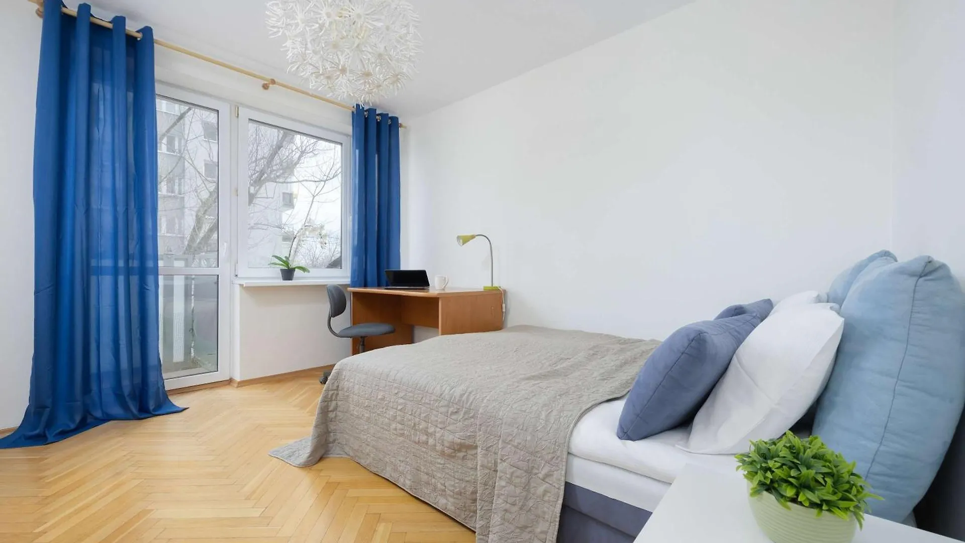 Jasny Apartament Z Dwoma Sypialniami I Biurkiem By Noclegi Renters Warsaw 0*,  Poland