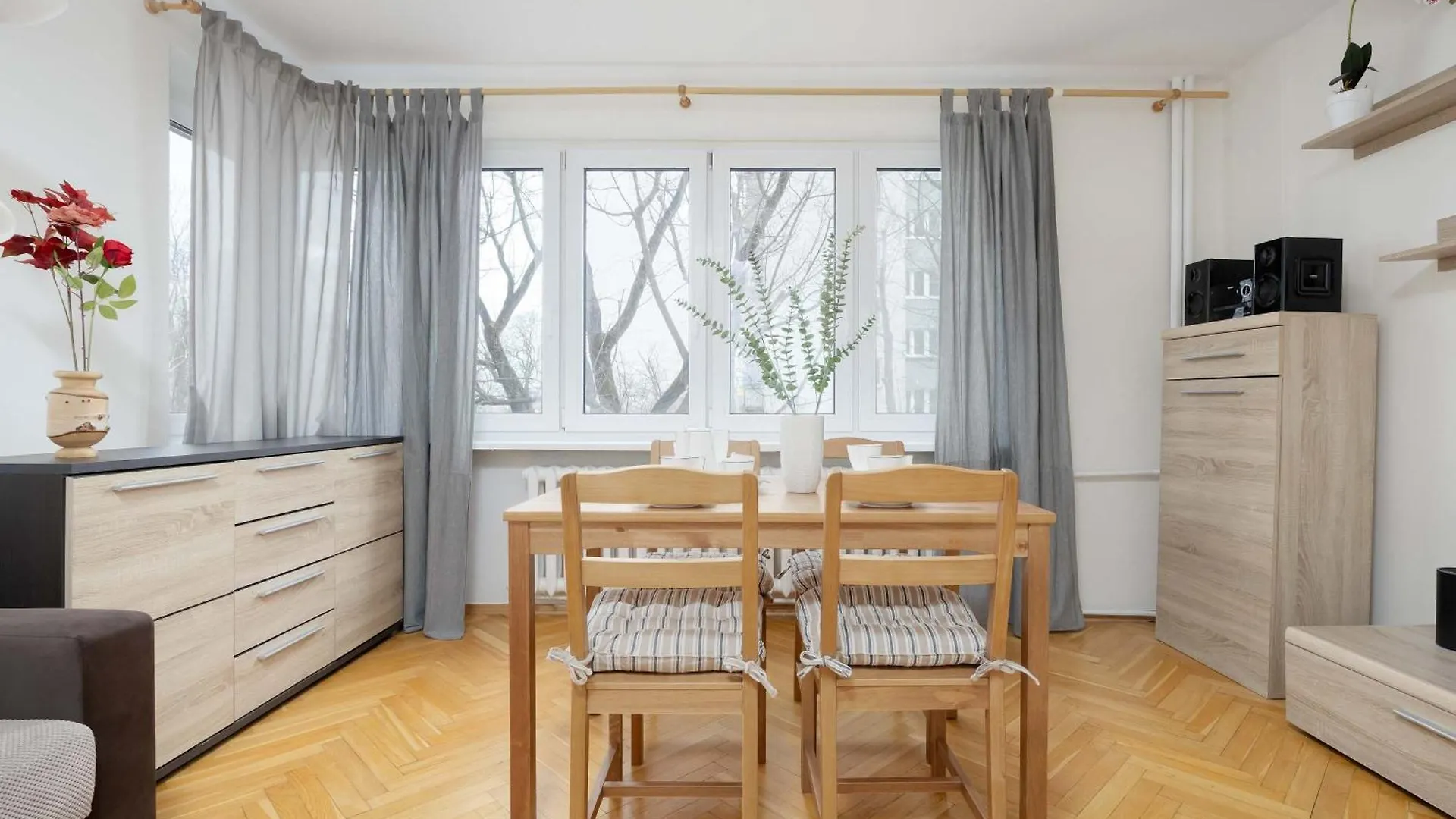 Jasny Apartament Z Dwoma Sypialniami I Biurkiem By Noclegi Renters Warsaw Apartment