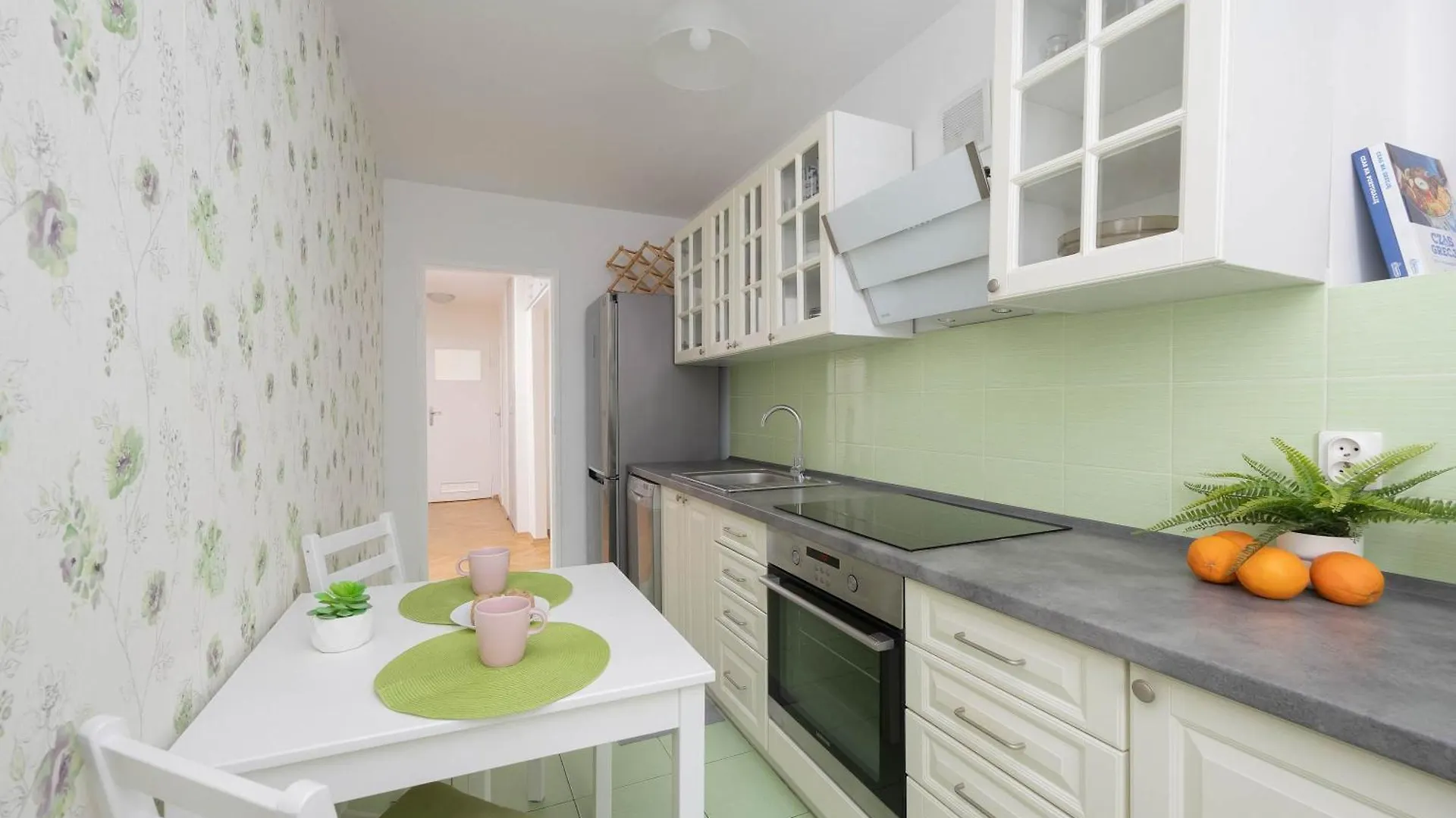Apartment Jasny Apartament Z Dwoma Sypialniami I Biurkiem By Noclegi Renters Warsaw Poland