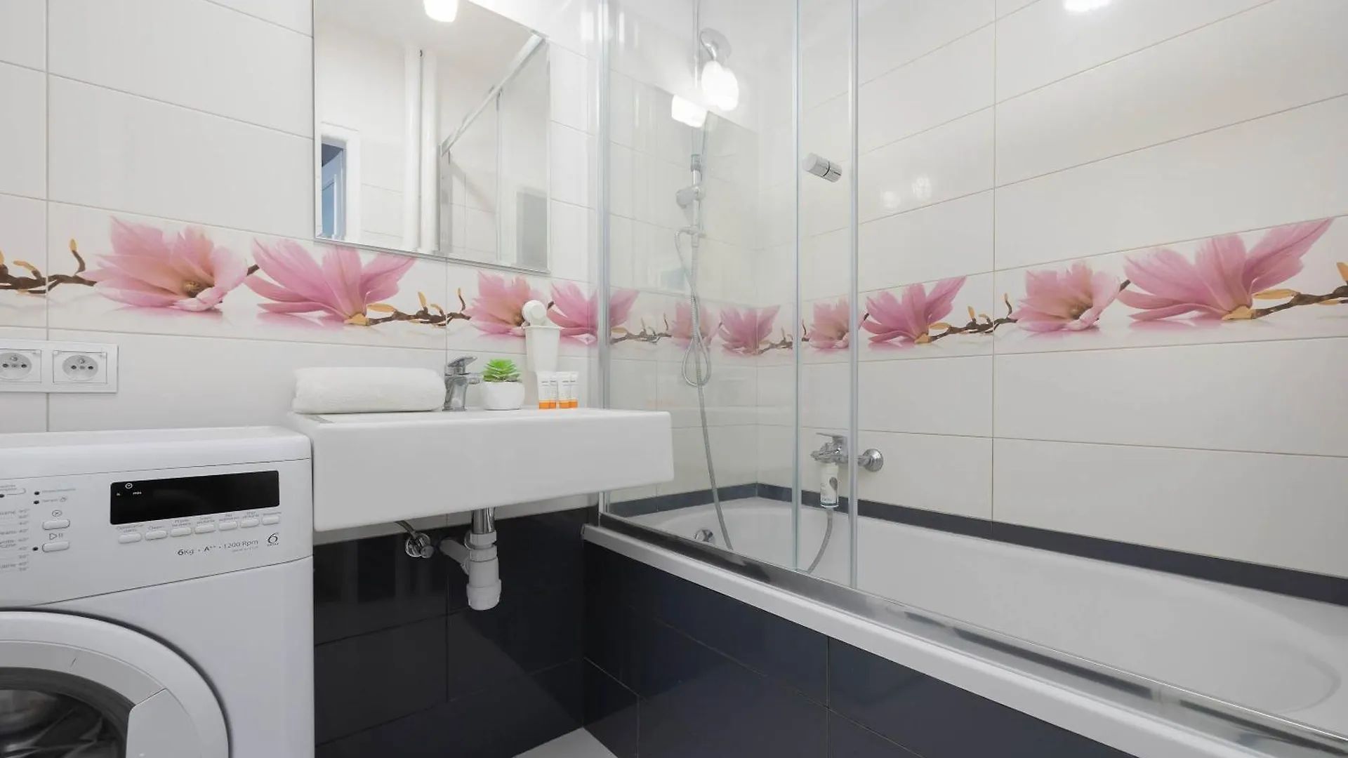 Apartment Jasny Apartament Z Dwoma Sypialniami I Biurkiem By Noclegi Renters Warsaw