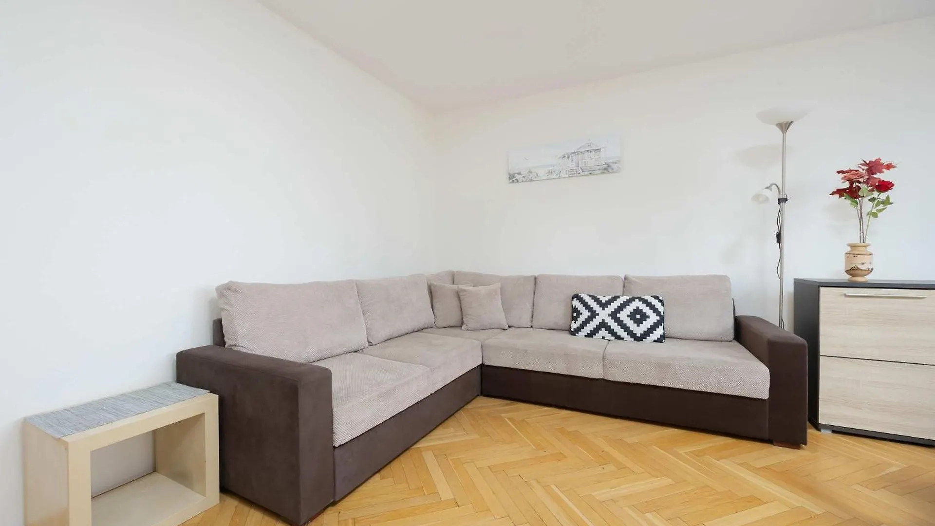 Apartment Jasny Apartament Z Dwoma Sypialniami I Biurkiem By Noclegi Renters Warsaw Poland
