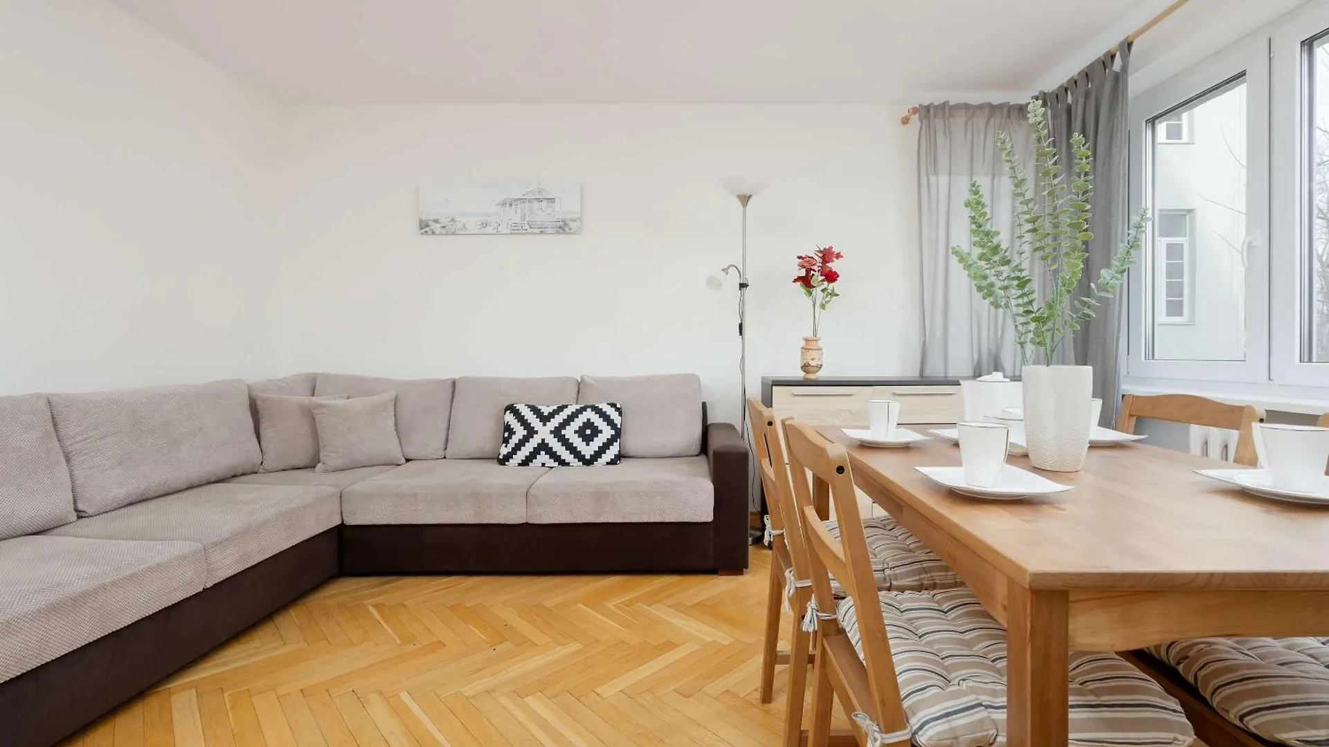 Jasny Apartament Z Dwoma Sypialniami I Biurkiem By Noclegi Renters Warsaw