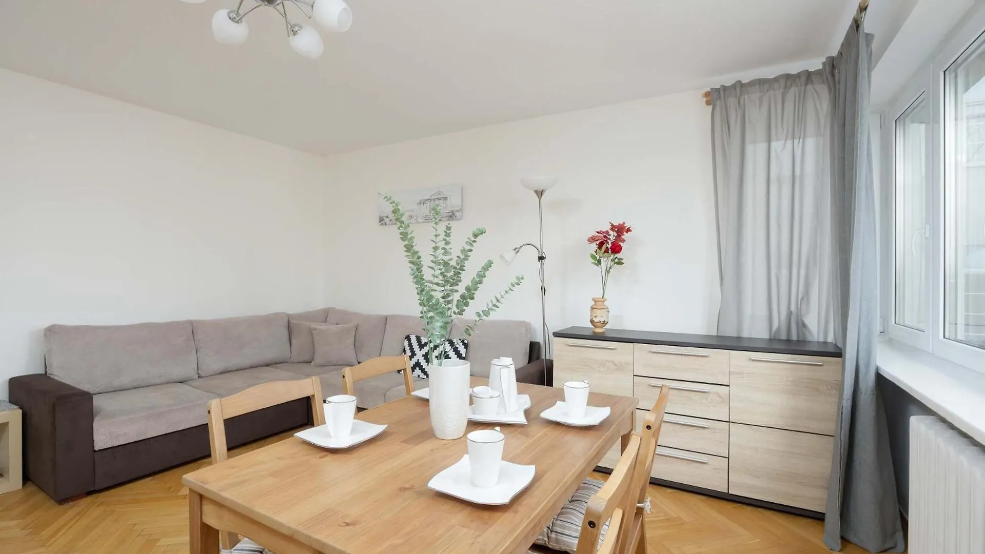 Jasny Apartament Z Dwoma Sypialniami I Biurkiem By Noclegi Renters Warsaw Apartment